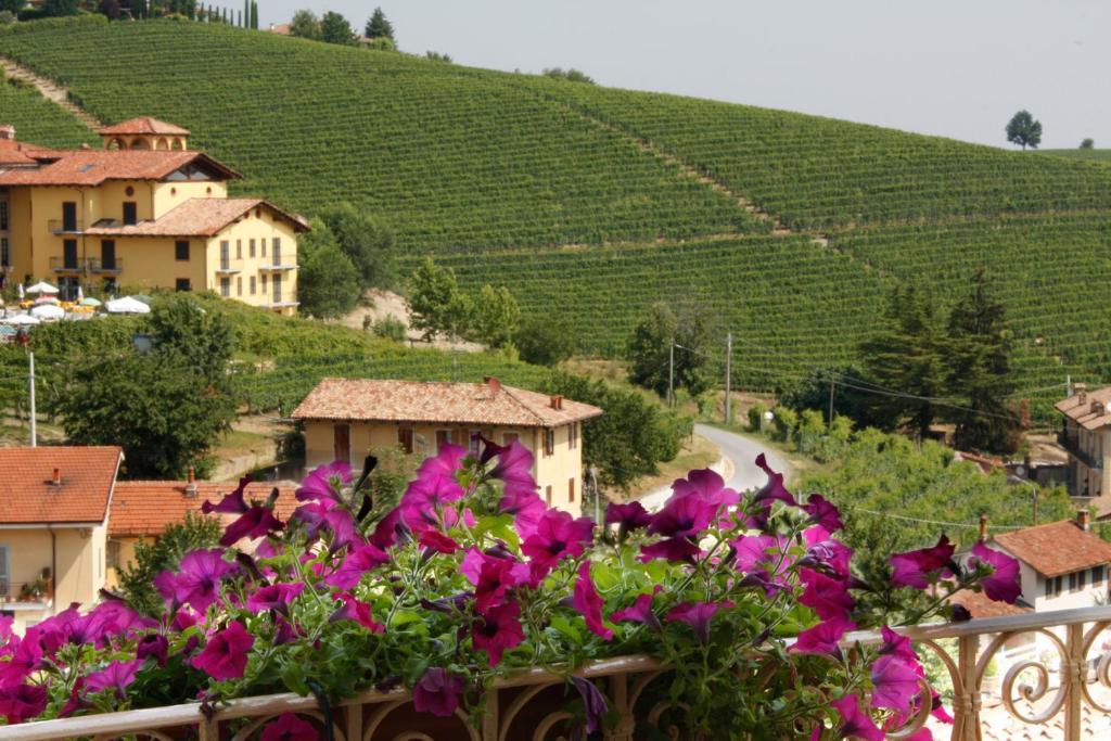 Casa Svizzera Agriturismo Barolo Habitación foto